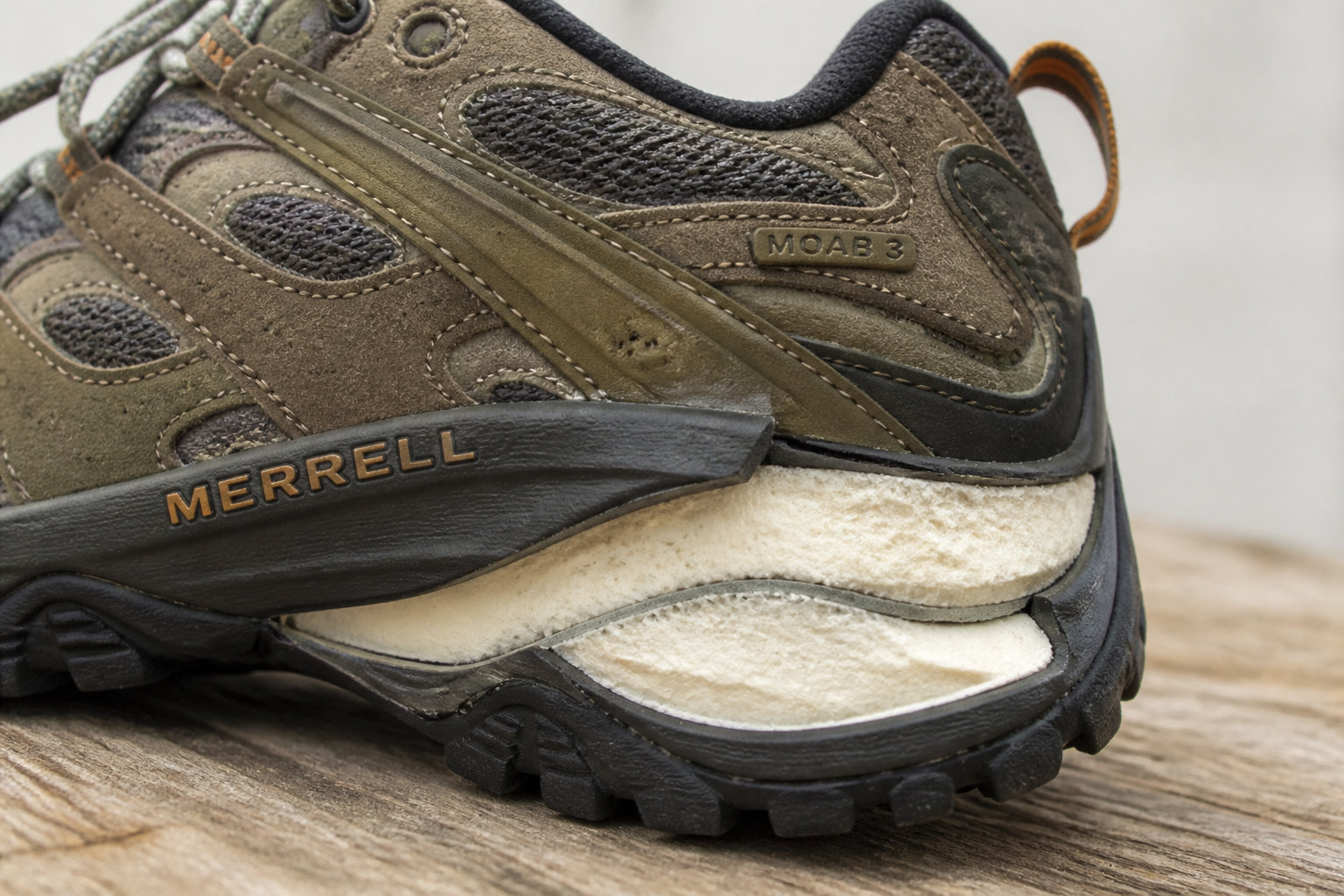 Fonctionnalités de la Merrell Moab 3 et de la Salomon X Ultra 5